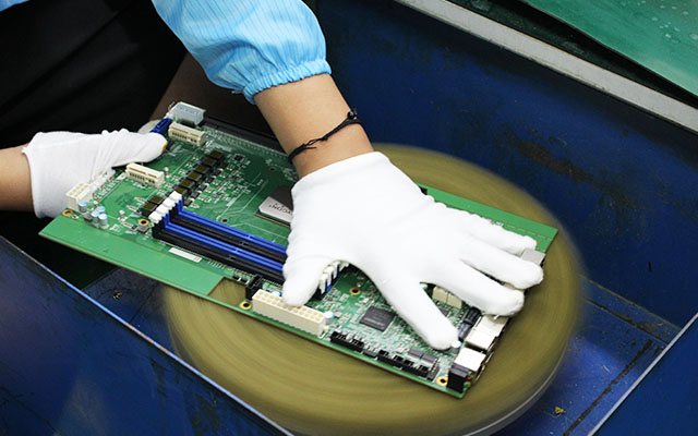 龍芯3A6000：開啟國(guó)產(chǎn)工控主板“芯”時(shí)代